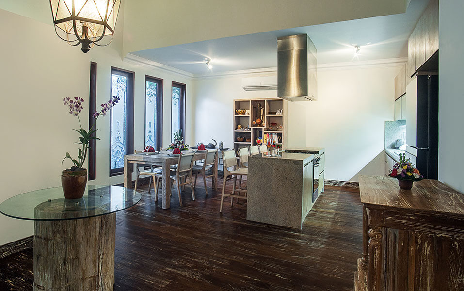 Villa Avalon Annex - Dining and bar area